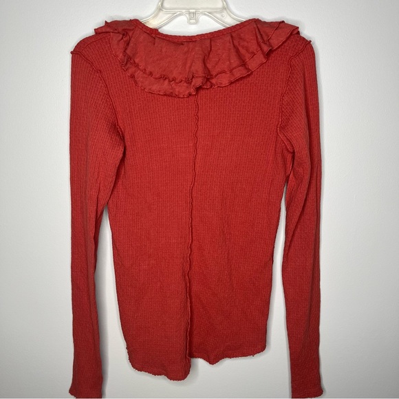 FREE PEOPLE Burnt Orange V Neck Ruffle Thermal Top L - Picture 2 of 4